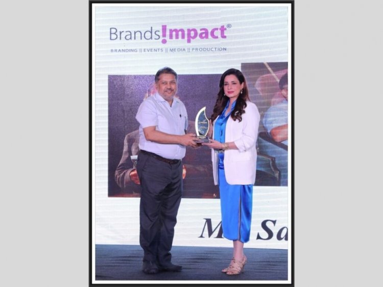 Celebrated author Sabarna Roy is awarded the Right Choice Awards for Author of Eminence 2022