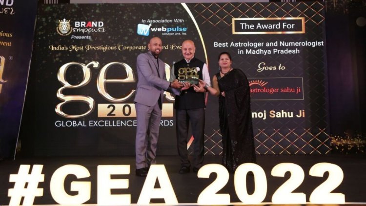 Best Astrologer and Numerologist award felicitated to Astrologer Sahu Ji by Anupam Kher at Global Excellence Award